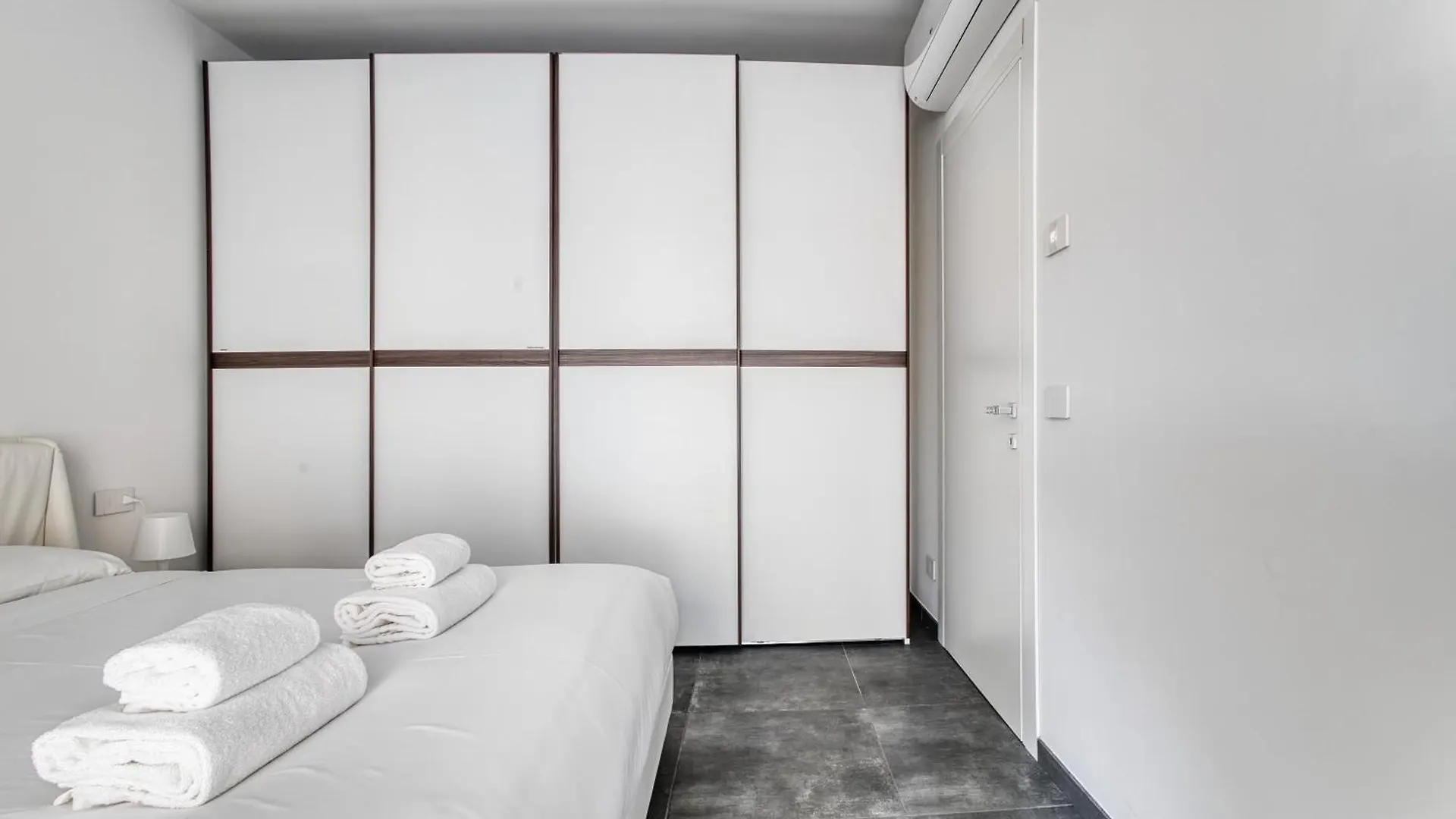 Just Urban Stays - Apartment With 40Sqm Terrace - Solari Milan 0*,